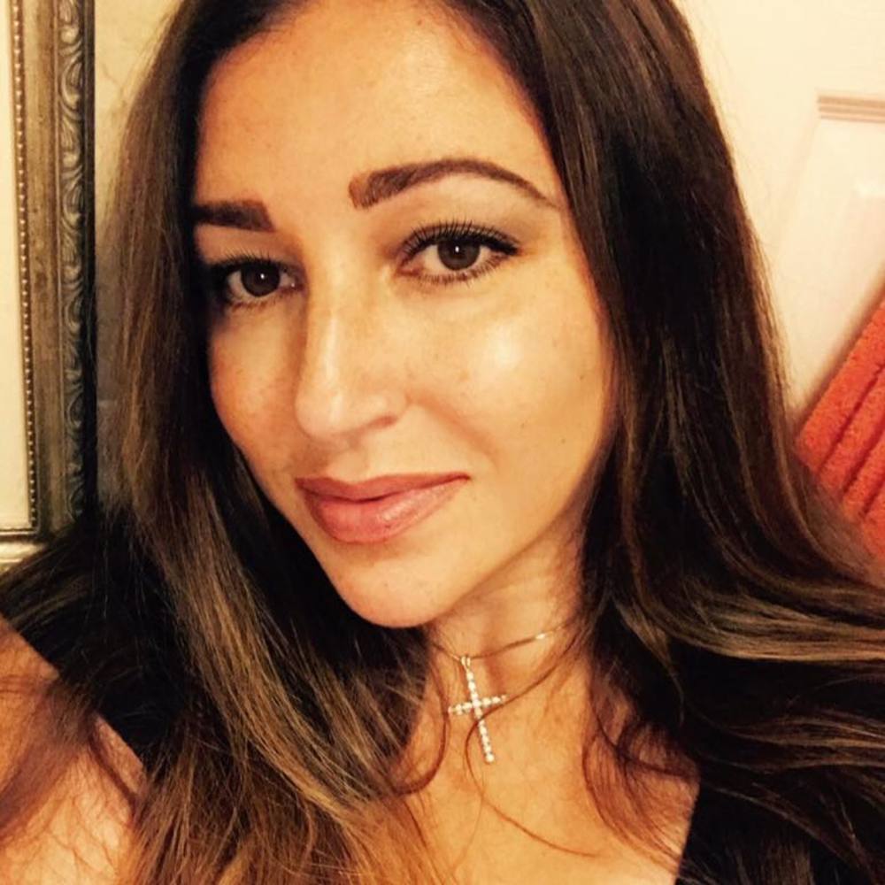 Meet your Posher, Lina